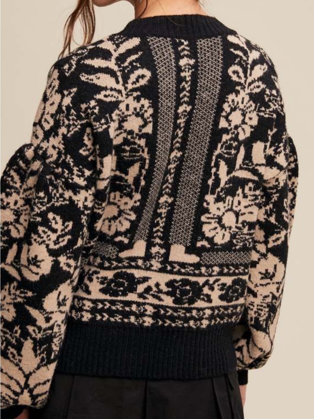 Listicle Vintage Floral Crewneck Sweater in green and Beige - Picture 2 of 6